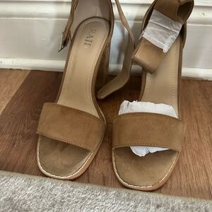 Women's Tan Suede Sandals